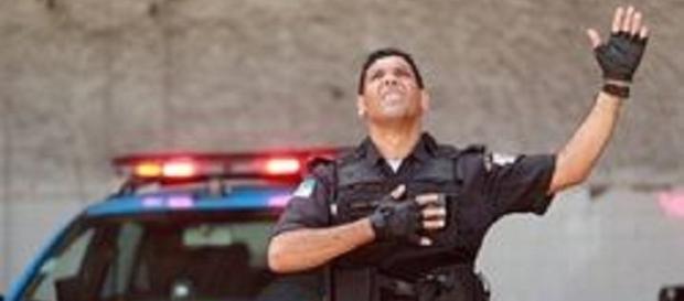 Policial faz sucesso com pregações Policial faz sucesso com pregações