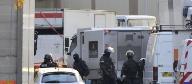 Rhône : 70 kilos d'or envolés après l'attaque d'un fourgon blindé Rhône : 70 kilos d'or envolés après l'attaque d'un fourgon blindé