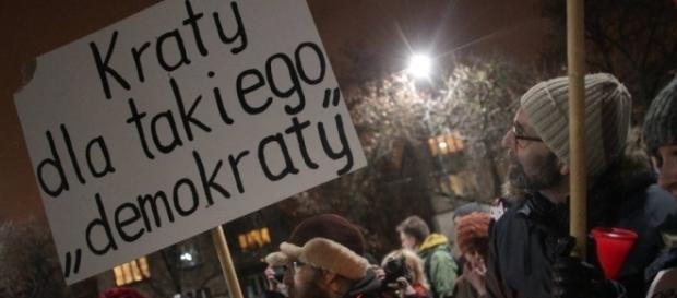 Strajk obywatelski' 13 grudnia. Pikieta pod domem Jarosława ... - wyborcza.pl Strajk obywatelski' 13 grudnia. Pikieta pod domem Jarosława ... - wyborcza.pl