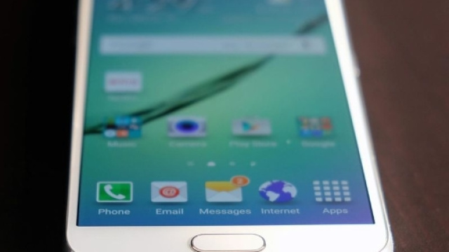 Samsung Galaxy S8 verso l'uscita full screen