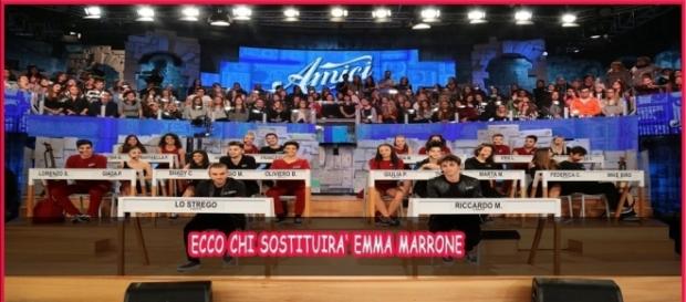 Amici 16 Coach anticipazioni: chi prenderà il posto di Emma? La sfida tra due cantanti Amici 16 Coach anticipazioni: chi prenderà il posto di Emma? La sfida tra due cantanti