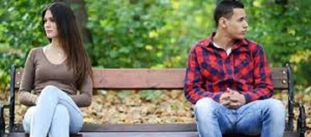 Aprenda a entender os sinais para saber se ele está atraído por você Aprenda a entender os sinais para saber se ele está atraído por você