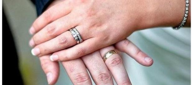 Homem confundiu a esposa com outra mulher Homem confundiu a esposa com outra mulher