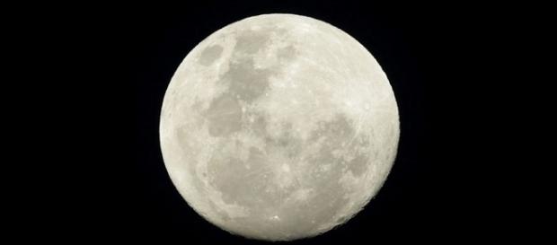 Imagen de la Luna, donde tuvo lugar el "suceso OVNI". Imagen de la Luna, donde tuvo lugar el "suceso OVNI".