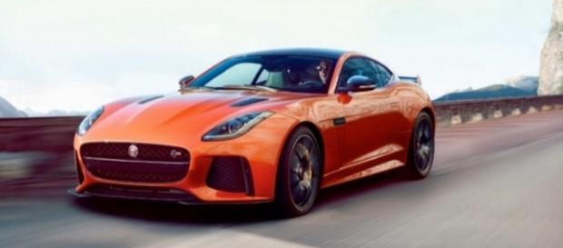 Jaguar F-Type SVR faz de 0 a 100 km~h em apenas 3,7 segundos Jaguar F-Type SVR faz de 0 a 100 km~h em apenas 3,7 segundos