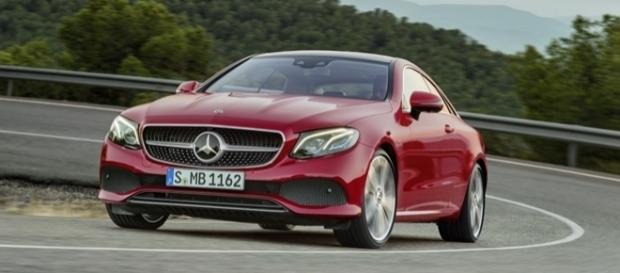 Mercedes-Benz Classe E Coupé 2017 tem linha atlética para reforçar lado esportivo Mercedes-Benz Classe E Coupé 2017 tem linha atlética para reforçar lado esportivo