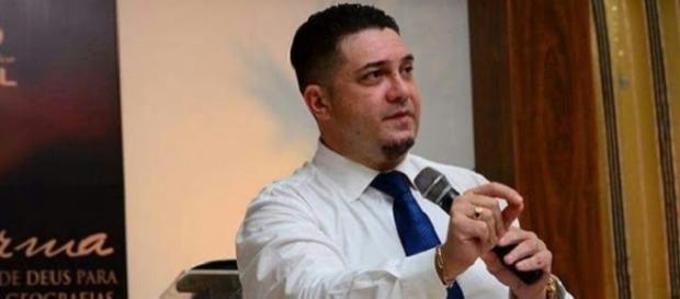 Pastor faz declaração ameaçadora Pastor faz declaração ameaçadora