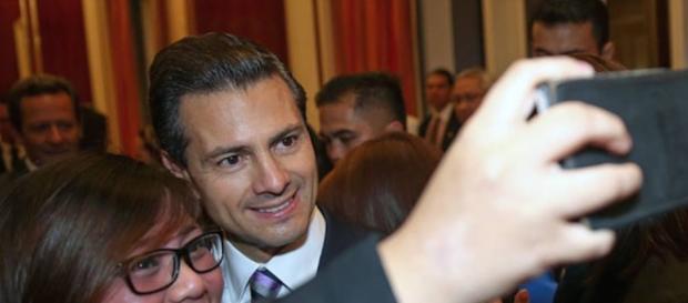 Peña Nieto es como el hijo adolescente de Calderón Hinojosa Peña Nieto es como el hijo adolescente de Calderón Hinojosa