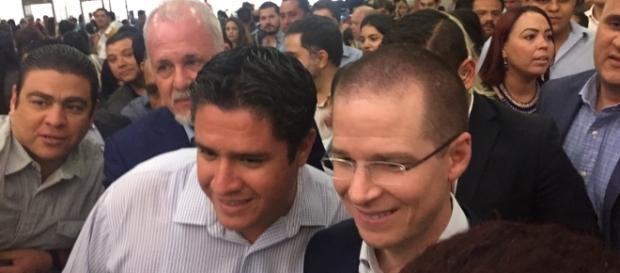 Ricardo Anaya generando tumultos a la entrada de la FIL Ricardo Anaya generando tumultos a la entrada de la FIL