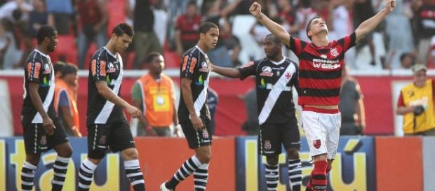 Thiago Neves atuando contra o Vasco, em sua passagem pelo Flamengo. fonte: Globo Esporte. Thiago Neves atuando contra o Vasco, em sua passagem pelo Flamengo. fonte: Globo Esporte.