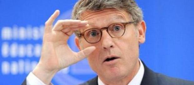 Vincent Peillon, les électrices seraient sensibles à son charme Closermag.fr - closermag.fr Vincent Peillon, les électrices seraient sensibles à son charme Closermag.fr - closermag.fr