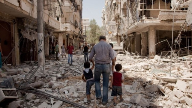 Aleppo &egrave; ormai ridotta ad un cumulo di macerie piene di corpi senza vita.