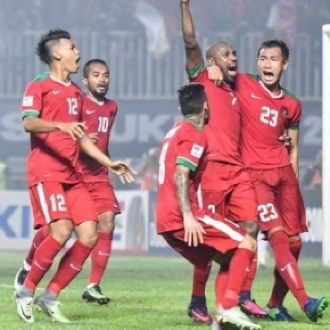 Team Garuda celebrate the first goal / fourfourtwo.com