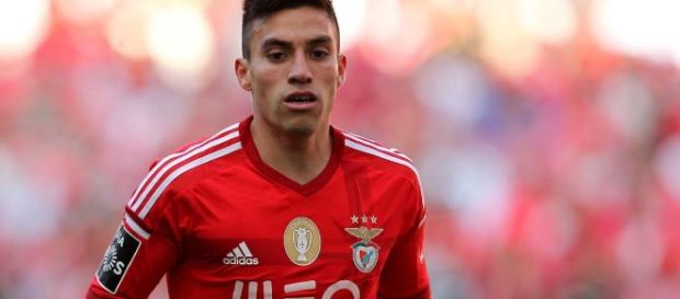 Gaitán sous le maillot du Benfica Lisbonne (via foxsports.com) Gaitán sous le maillot du Benfica Lisbonne (via foxsports.com)