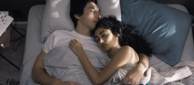 Imagen de la película con su protagonista, Adam Driver, con su compañera de reparto, Golshifteh Farahani Imagen de la película con su protagonista, Adam Driver, con su compañera de reparto, Golshifteh Farahani