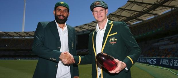 Misbah-ul-Haq and Smith with the trophy during Pak vs Aus 1st Test (Panasiabiz.com) Misbah-ul-Haq and Smith with the trophy during Pak vs Aus 1st Test (Panasiabiz.com)