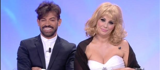 Tina Cipollari troppo provocante e il web si scatena - VIDEO | FOTO - funweek.it Tina Cipollari troppo provocante e il web si scatena - VIDEO | FOTO - funweek.it