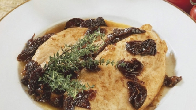 Per tenere il colesterolo sotto controllo al cotechino preferire il pollo con le prugne.