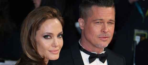 Angelina, possessive et jalouse envers Brad Pitt Angelina, possessive et jalouse envers Brad Pitt