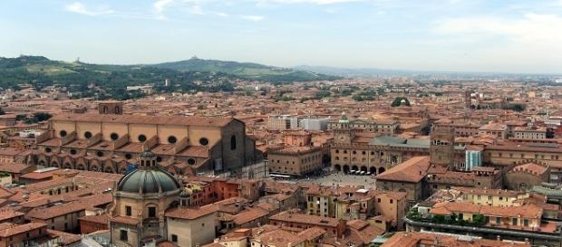 Bologna: il regalo del sindaco all'arcivescovo Bologna: il regalo del sindaco all'arcivescovo