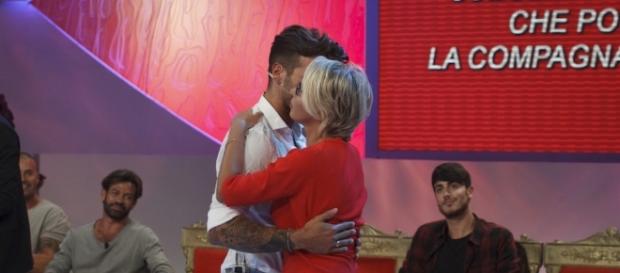 Claudio Sona ringrazia Maria De Filippi Claudio Sona ringrazia Maria De Filippi