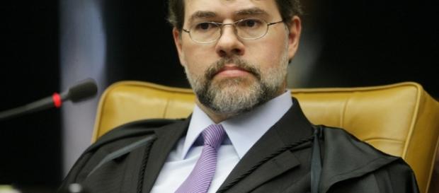 Ministro pode ser suspendido da Operação Custo Brasil Ministro pode ser suspendido da Operação Custo Brasil