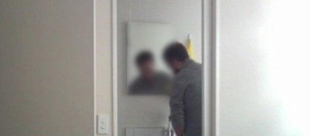 Homem é flagrado pela câmera escondida Homem é flagrado pela câmera escondida