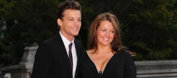 Louis Tomlinson perdeu sua mãe há cerca de uma semana Louis Tomlinson perdeu sua mãe há cerca de uma semana