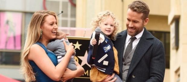 Walk of Fame“-Ehrung für Ryan Reynolds | Sein Frauen-Trio stiehlt ... - bild.de Walk of Fame“-Ehrung für Ryan Reynolds | Sein Frauen-Trio stiehlt ... - bild.de