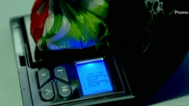 La Botta: i pusher di Tor Bella Monaca pesano la cocaina