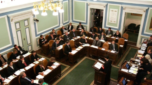 Un' immagine dell' Althing, il parlamento islandese durante una seduta. Fonte: icelandnews.is