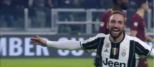 Gol di Gonzalo Higuain durante Juventus-Roma
