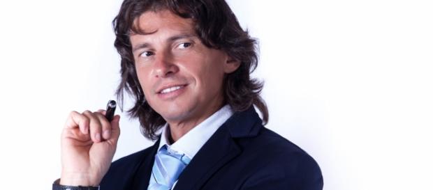 Il manager Alessio Sundas inventore delle Umbrella Girls Il manager Alessio Sundas inventore delle Umbrella Girls