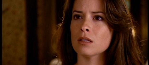 Piper se dresse de nouveau face à son destin. (via Charmed Wikia - Holly M. Combs) Piper se dresse de nouveau face à son destin. (via Charmed Wikia - Holly M. Combs)