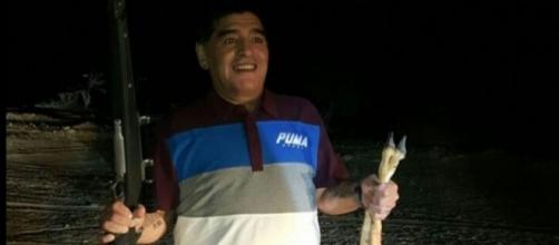 La polémica foto que compromete a Maradona