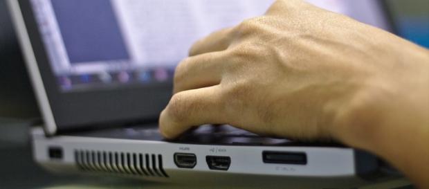 Aprobada una reforma del Código Penal en la cual se reconocen los delitos de ciber-acoso sexual en menos de edad Aprobada una reforma del Código Penal en la cual se reconocen los delitos de ciber-acoso sexual en menos de edad