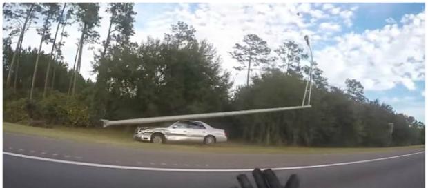 Homem seguia em carro desgovernado Homem seguia em carro desgovernado