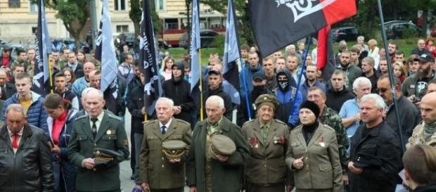 Neonaziści z Misanthropic Division na marszu (foto kresy.pl) Neonaziści z Misanthropic Division na marszu (foto kresy.pl)