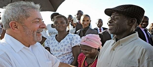 O petista Luiz Inácio Lula da Silva esteve em Angola nos anos de 2011 e 2014, com o presidente da Odebrecht O petista Luiz Inácio Lula da Silva esteve em Angola nos anos de 2011 e 2014, com o presidente da Odebrecht