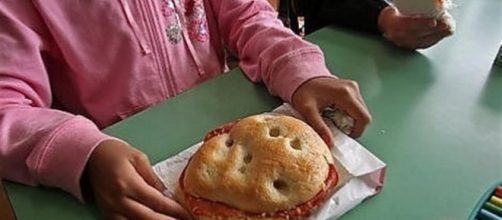 Udine, ragazzina sviene a scuola: non mangiava da due giorni - avvenire.it