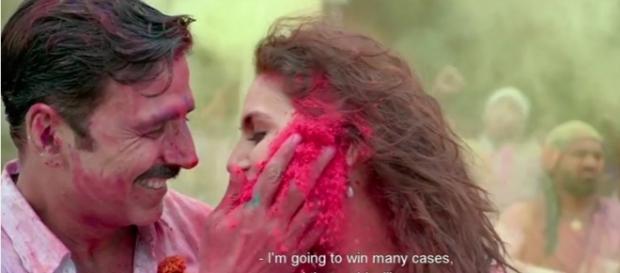 Akshay Kumar and Huma Khureshi in Jolly llb (Youtube screen grab) Akshay Kumar and Huma Khureshi in Jolly llb (Youtube screen grab)