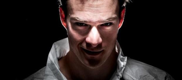 O psicopata não demonstra empatia O psicopata não demonstra empatia