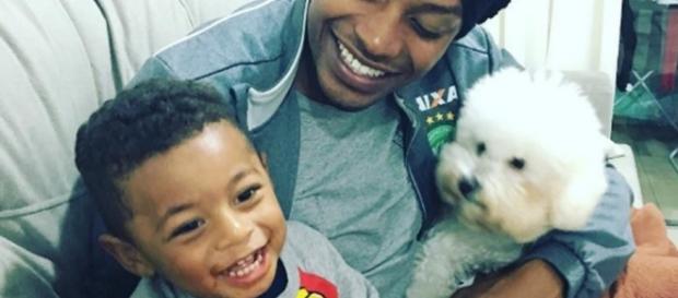 Filho de jogador pergunta pelo pai e faz web chorar - Google Filho de jogador pergunta pelo pai e faz web chorar - Google