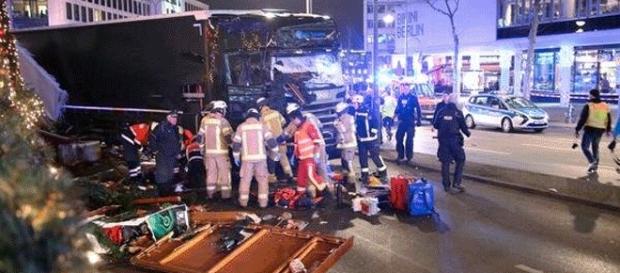 Le camion polonais aurait été pris d'assaut par un djihadiste avant de foncer sur la foule d'un marché de Noël à Berlin Le camion polonais aurait été pris d'assaut par un djihadiste avant de foncer sur la foule d'un marché de Noël à Berlin