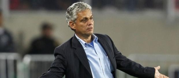 Reinaldo Rueda pode ser o novo treinador do Timão Reinaldo Rueda pode ser o novo treinador do Timão