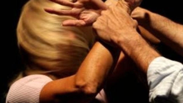 Minacce, botte e abusi sessuali sull'ex fidanzatina: arrestato 21enne - baritoday.it