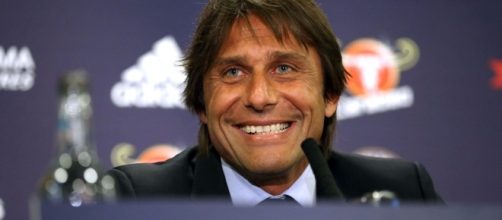 Il tecnico del Chelsea, Antonio Conte - mirror.co.uk