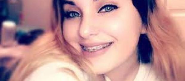 18enne dal bellissimo volto si uccide perché considerata "grassa" dai bulli 18enne dal bellissimo volto si uccide perché considerata "grassa" dai bulli