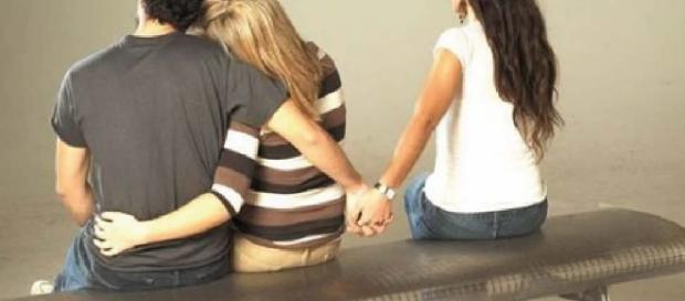 El tener varias parejas sexuales conlleva riesgos para muchas personas. El tener varias parejas sexuales conlleva riesgos para muchas personas.