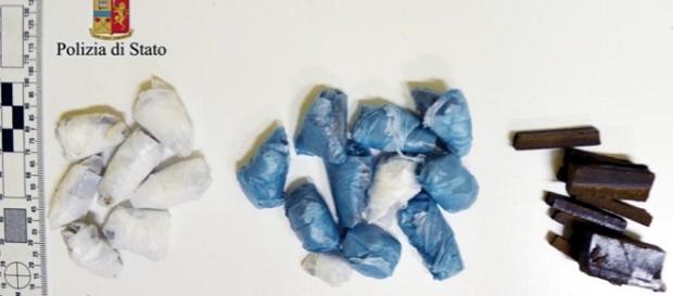 La droga sequestrata dalla Polizia La droga sequestrata dalla Polizia